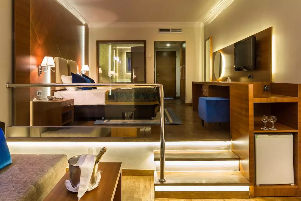 EPHESUSPRINCESS_SHABAVIZ (3).jpg